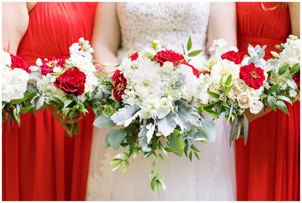 The bridal party had red and white flowers.