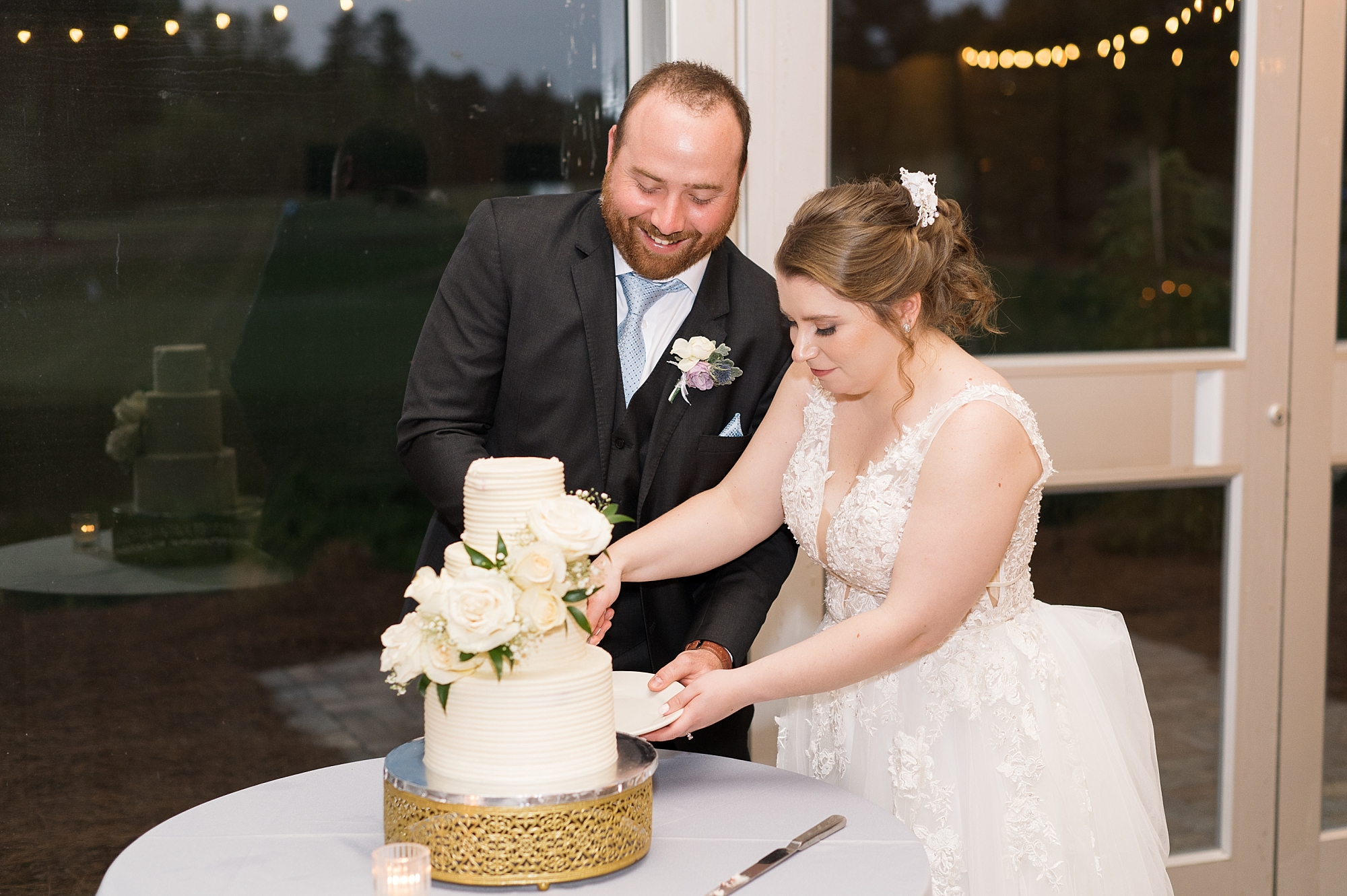 12 Oaks wedding cake cutting - Raleigh NC Wedding Photographer - Sarah Hinckley Photography