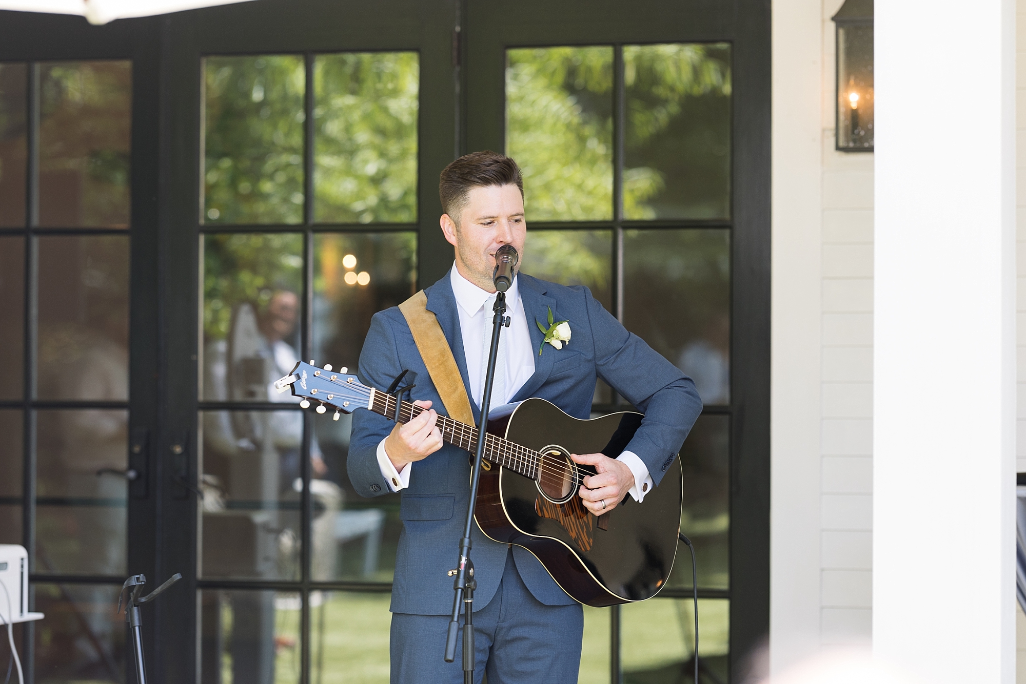 Best man singing | Raleigh NC Wedding Photographer