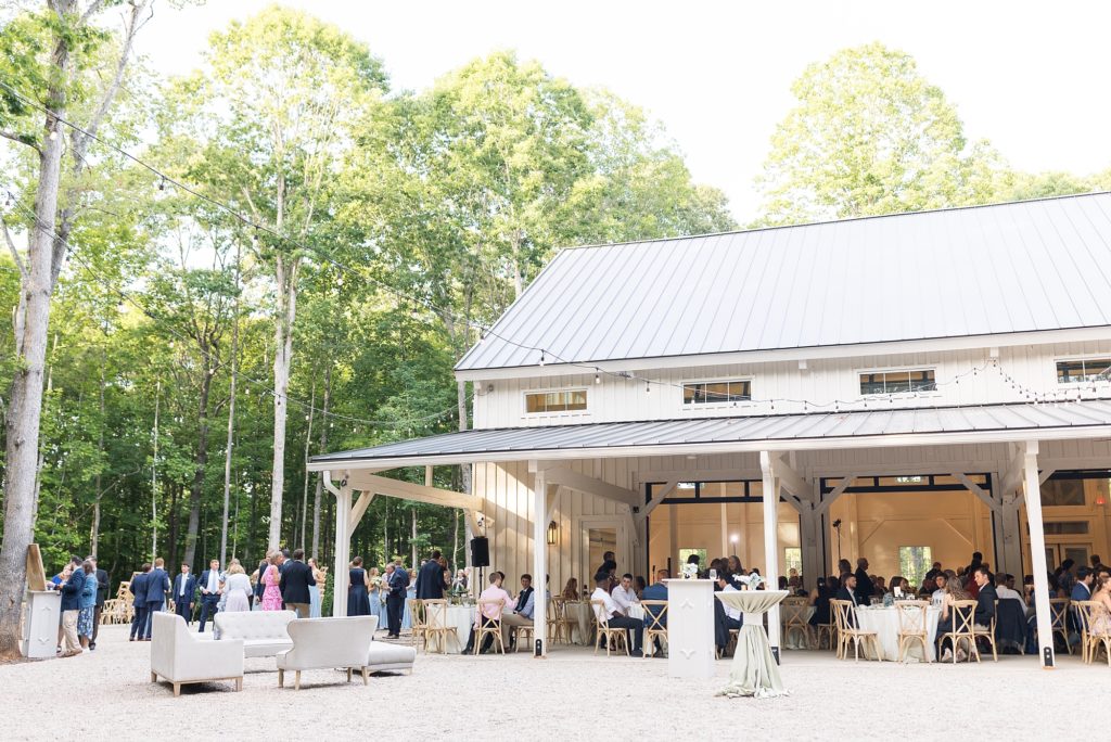Reception outdoors in NC | Carolina Grove | Raleigh NC Wedding Photographer | Sarah Hinckley Photography
