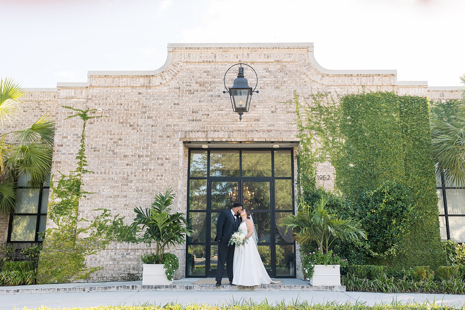 Bride and groom photos at Wrightsville Manor in Wilmington | North Carolina Wedding Photographer