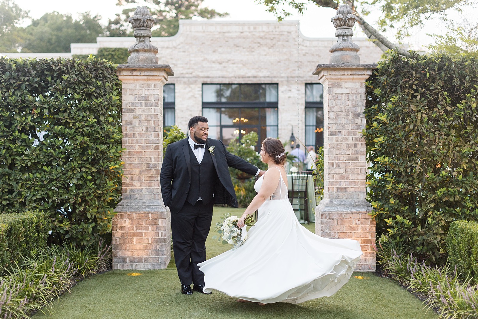Bride and groom photos at Wrightsville Manor in Wilmington | North Carolina Wedding Photographer