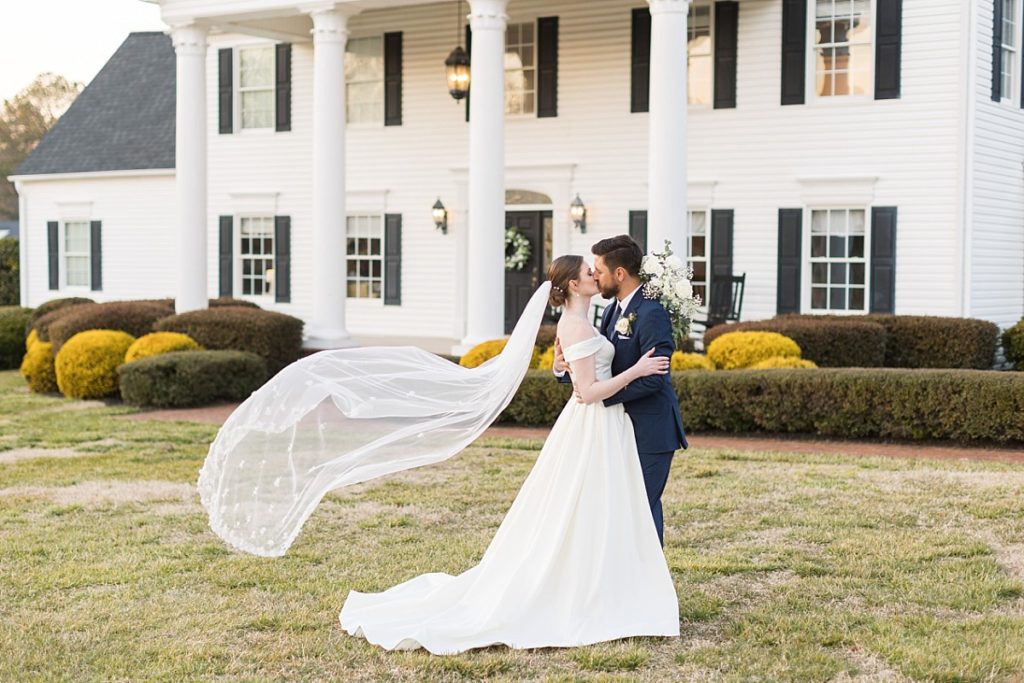 Elegant spring wedding | Raleigh NC wedding photographer 