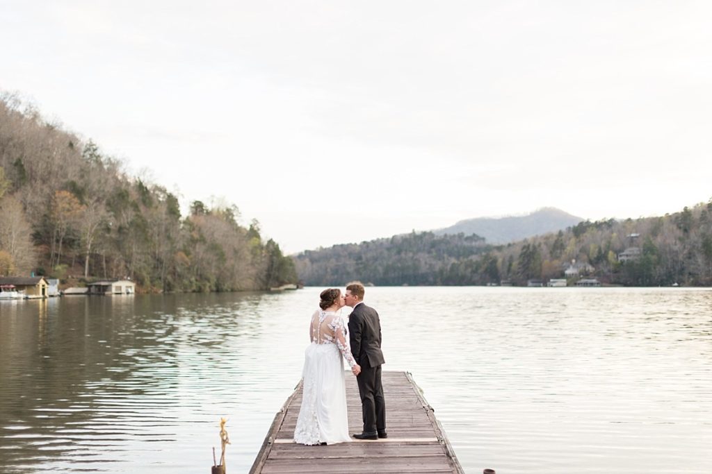 Places on the water to get married in Raleigh NC | Raleigh NC wedding photographer | 