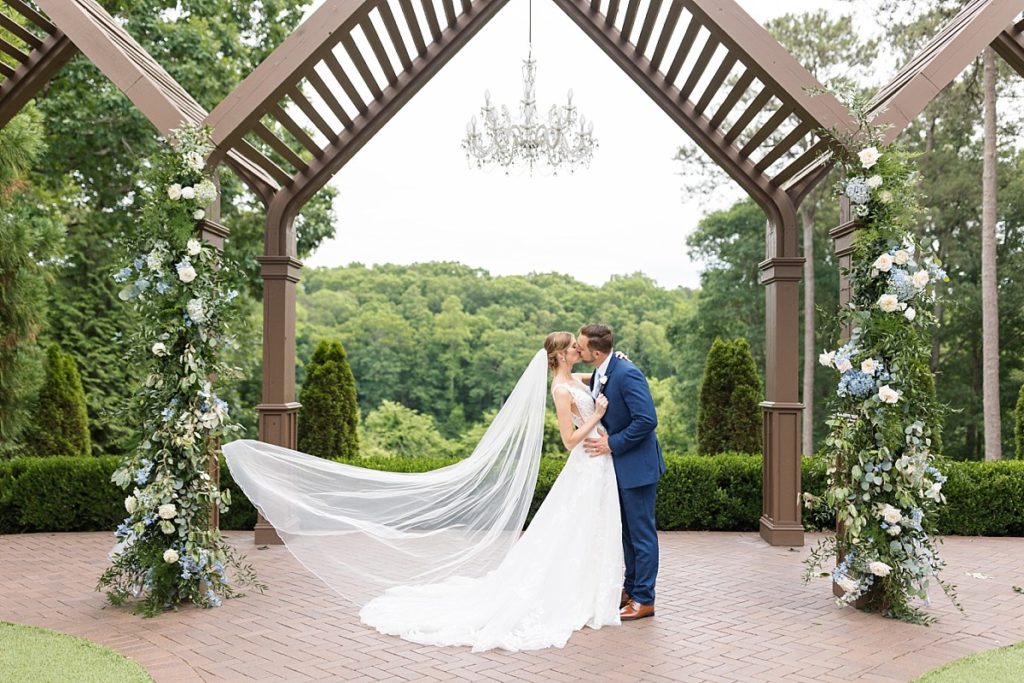 beautiful outdoor wedding venue in Raleigh nc | Raleigh NC wedding photographer 