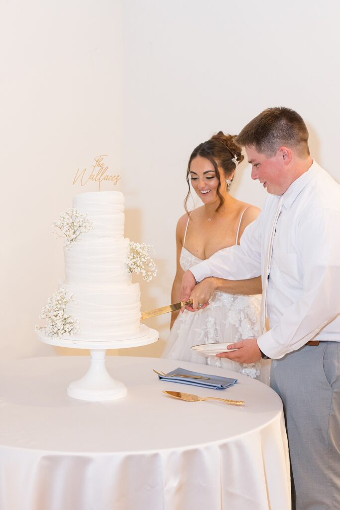 Bride and groom cutting wedding cake | Blue and white Wedding | Carolina Groves Wedding | Carolina Groves Wedding Photographer | Raleigh NC Wedding Photographer