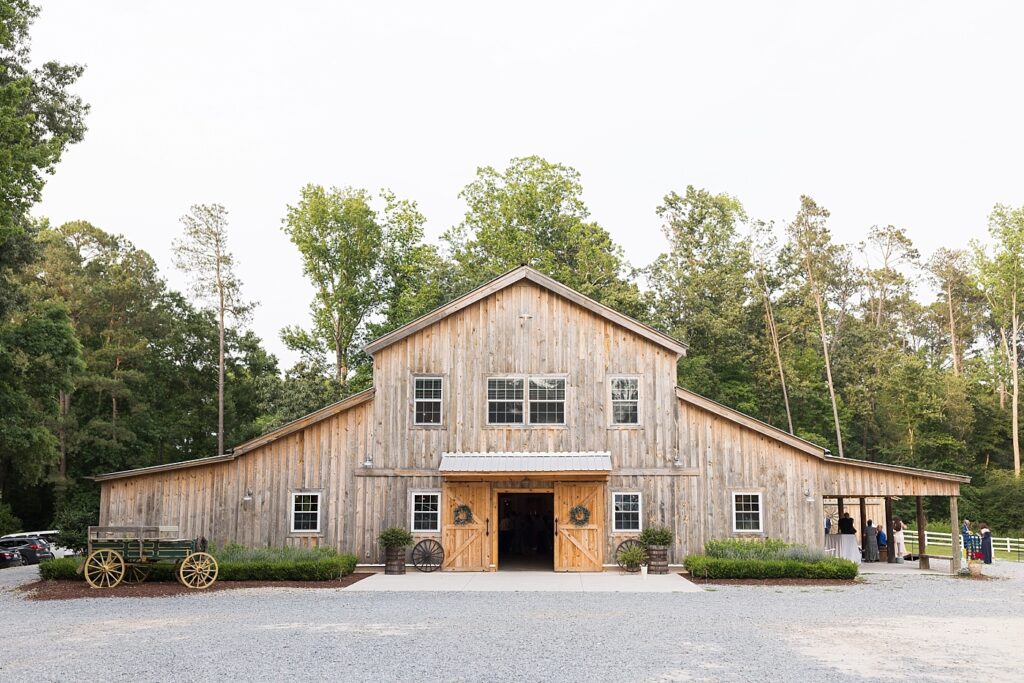 Rustic barn venue | Rustic Wedding | Twin Oaks Barn Wedding | Twin Oaks Barn Wedding Photographer | Raleigh NC Wedding Photographer