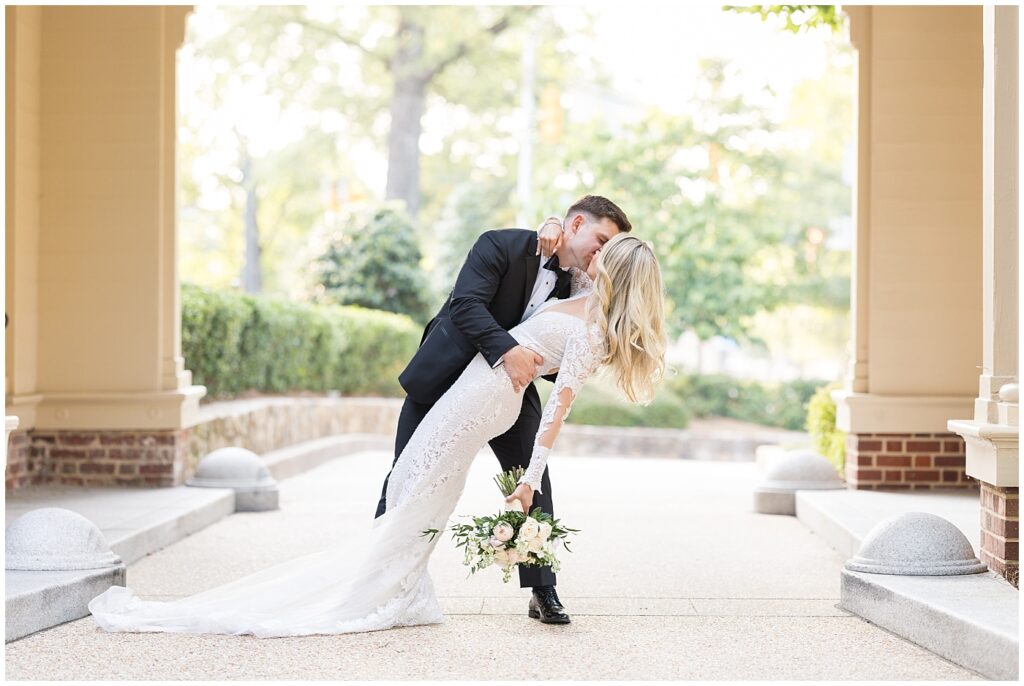 Classic Summer Wedding | Wedding with Neutrals | Carolina Inn Wedding | Chapel Hill Wedding Photographer | Raleigh Wedding Photographer | NC Wedding Photographer