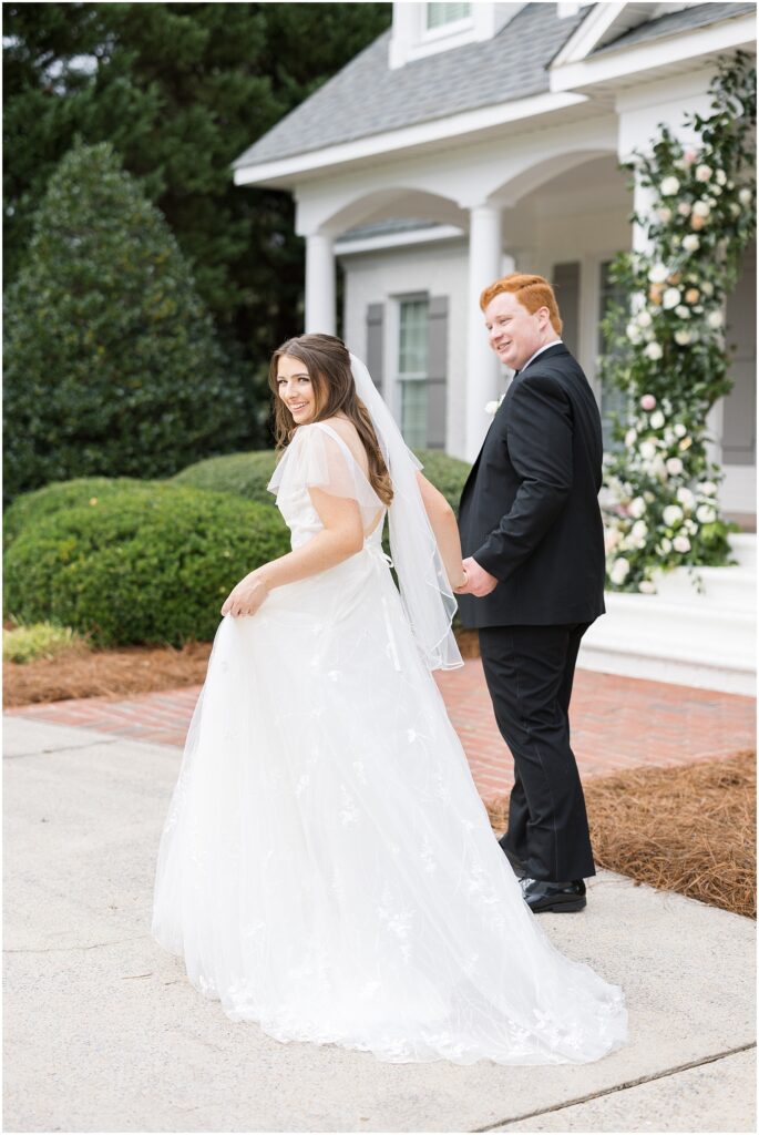 Bride groom photo inspiration | Romantic Estate Wedding | Eastern NC Wedding Photographer | Raleigh Wedding Photographer