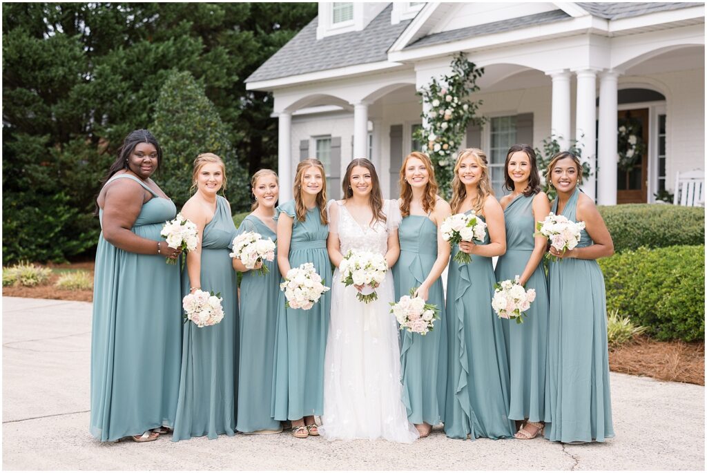 Bridesmaid photo ideas | Bridesmaid bouquet | Romantic Estate Wedding | Eastern NC Wedding Photographer | Raleigh Wedding Photographer