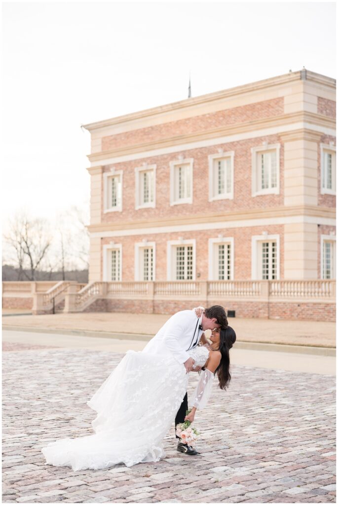 Bride and Groom Photo Ideas | Wedding Photography Posing for Bride and Groom