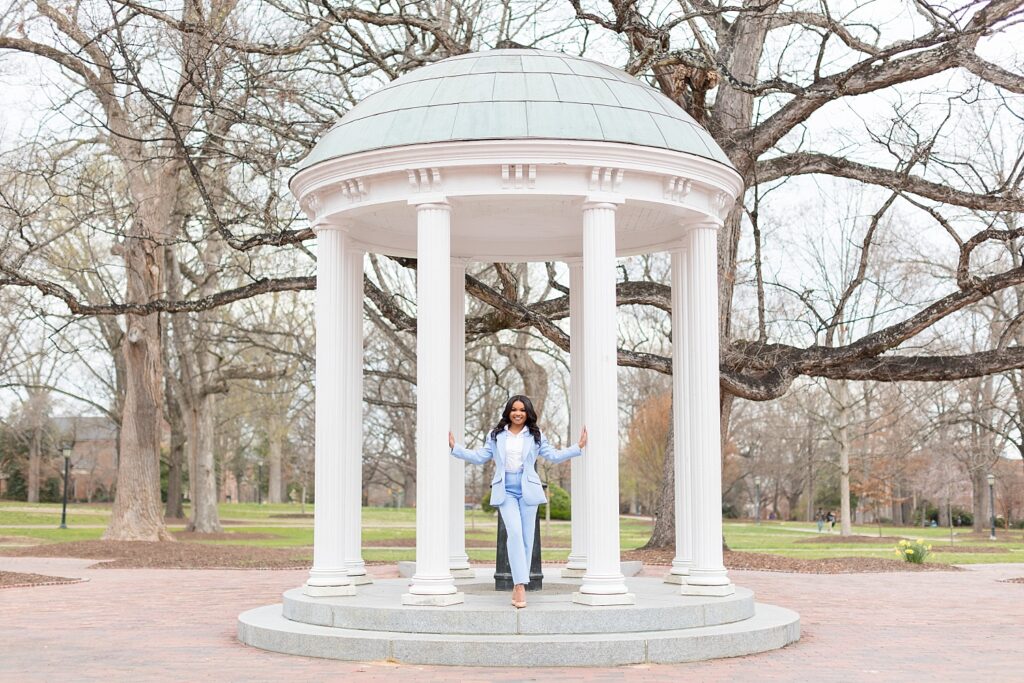 UNC Chapel Hill grad | Raleigh Senior Photographer | Chapel Hill Senior Photographer | Grad Photos at the Old Well