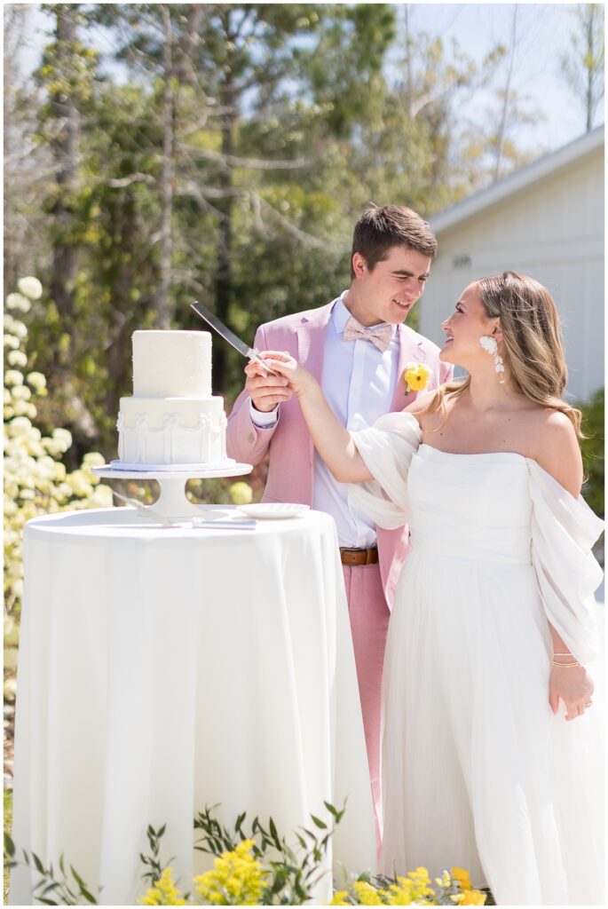 Wedding Cake Inspiration | Yellow Wedding Flowers Insp | White Oaks Farm | Myrtle Beach Wedding Photographer
