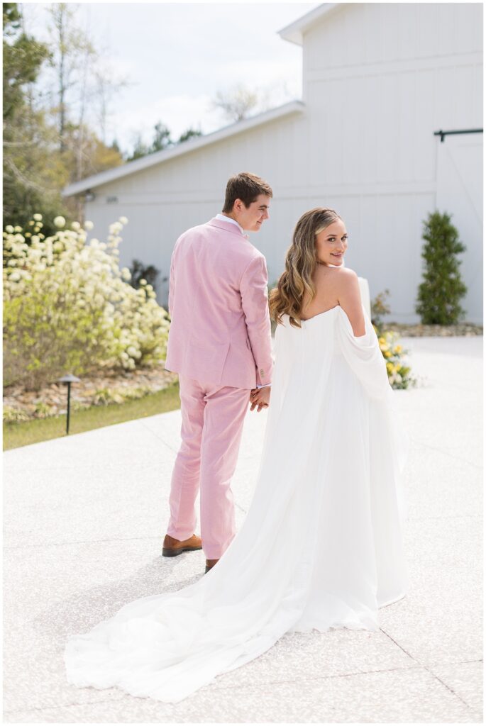 Bride Groom Photo Ideas | Bride Groom Outfit Inspiration | White Oaks Farm Wedding