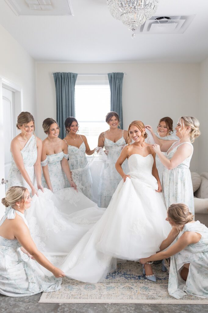 wedding dress, getting ready photos, the legacy at willow pond wedding, Raleigh wedding photographer, historic venues in Virginia, classic wedding venue, Virginia wedding photos