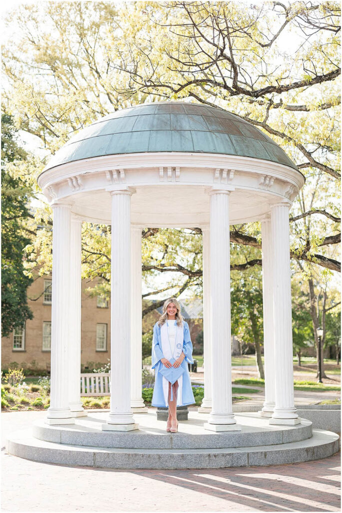 spring senior photos, UNC grad photos, UNC Old Well, UNC Chapel Hill