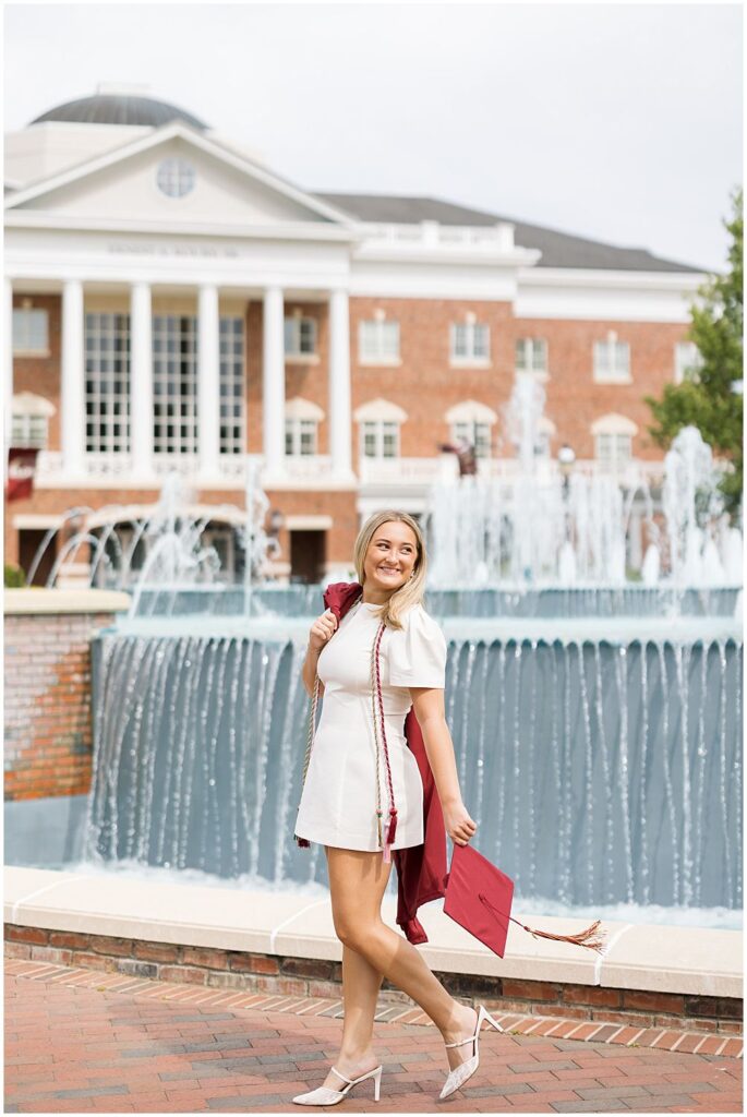 Fonville fountain Elon photos, Elon fountain senior photographer, Elon University fountain photos, popular Elon photo spots, Elon senior session inspiration, Elon grad photos at the fountain